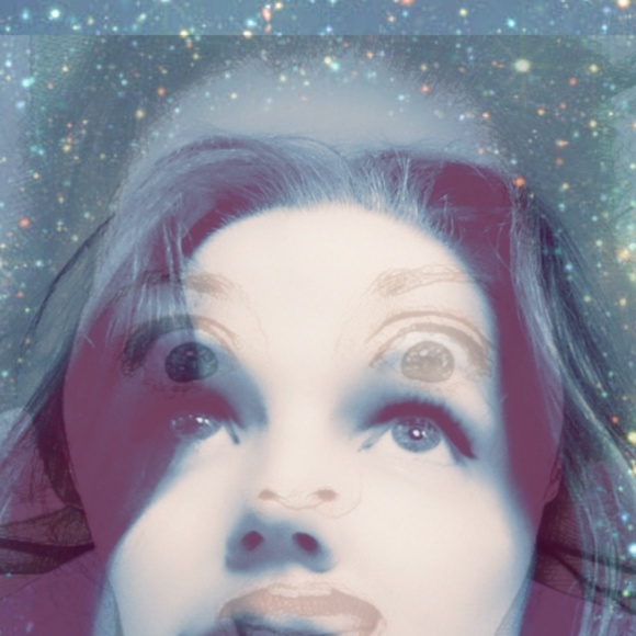 Meet your Posher, Kira - Picture 1 of 1